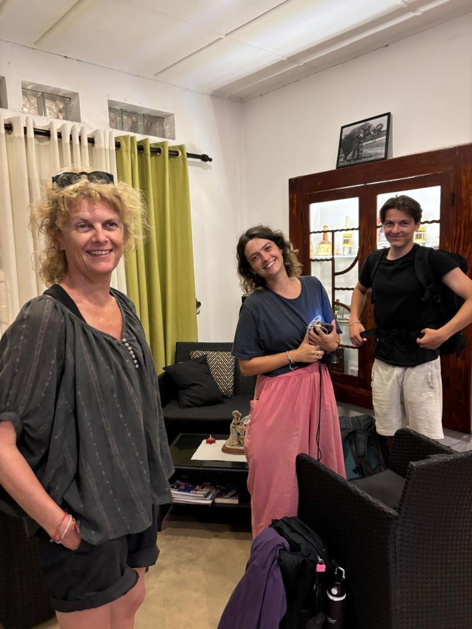 נגומבו Dions Guest House מראה חיצוני תמונה