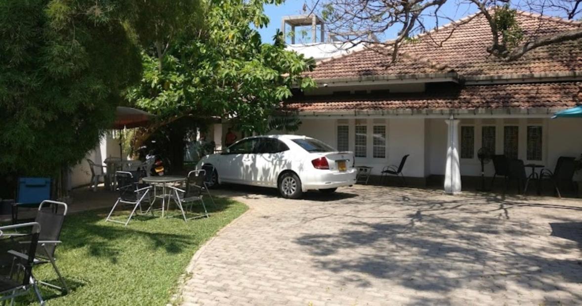 נגומבו Dions Guest House מראה חיצוני תמונה