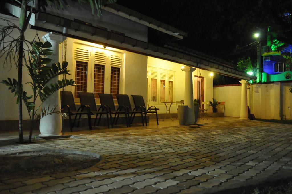 נגומבו Dions Guest House מראה חיצוני תמונה