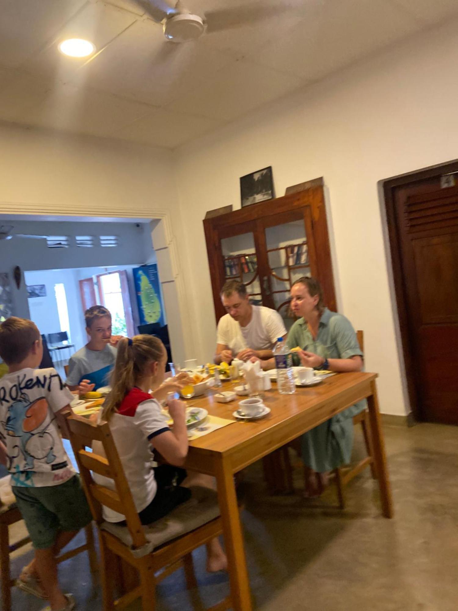 נגומבו Dions Guest House מראה חיצוני תמונה