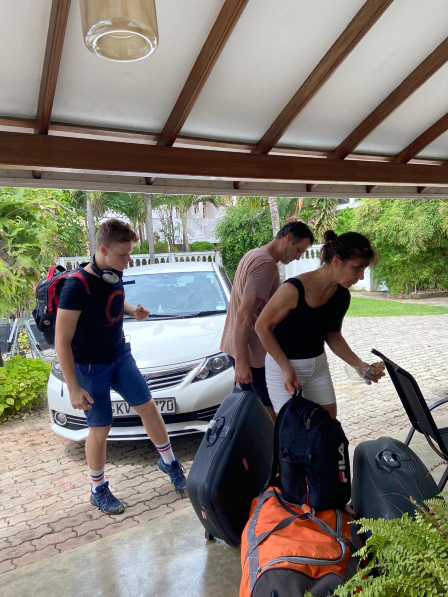 נגומבו Dions Guest House מראה חיצוני תמונה