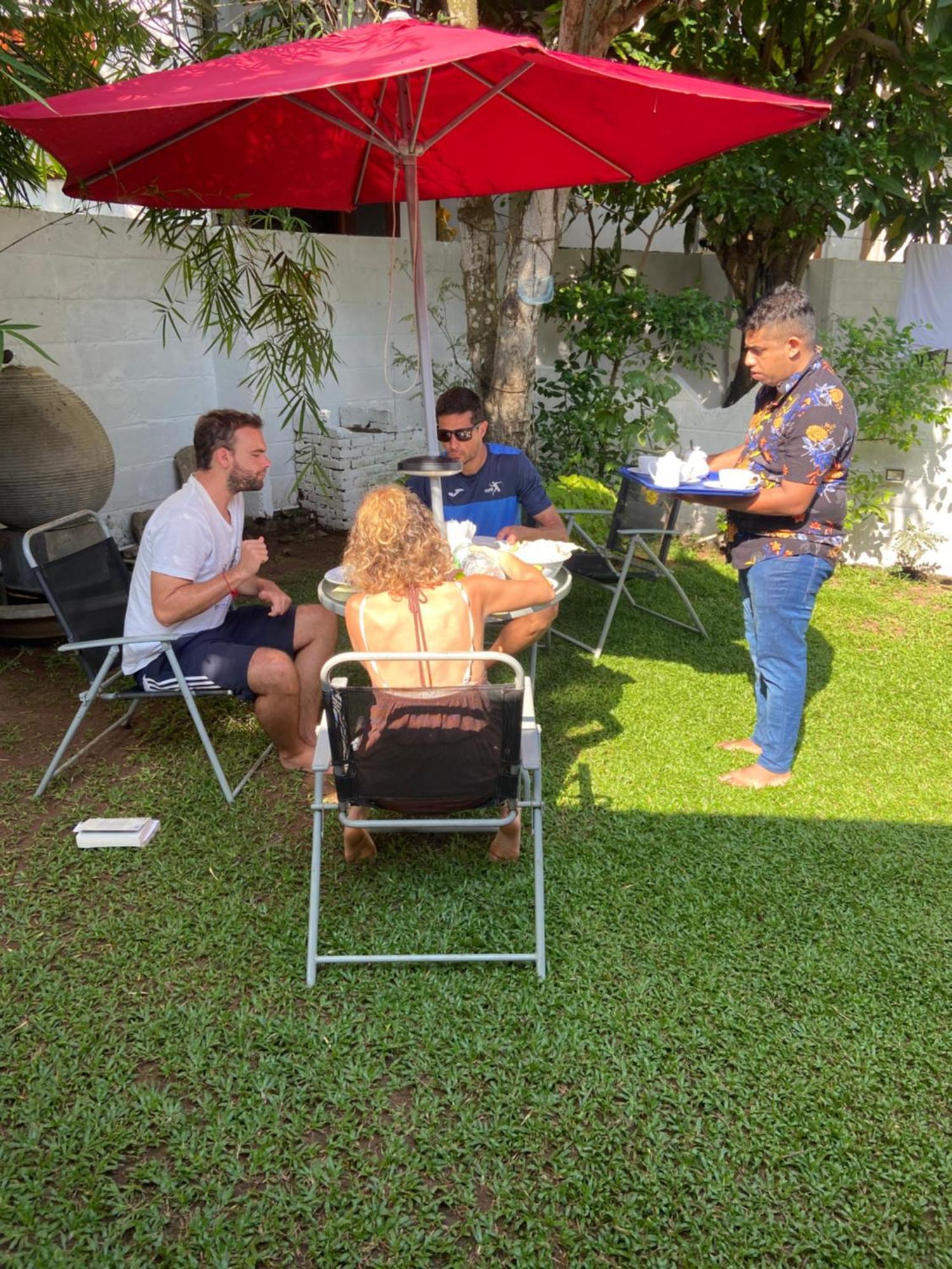 נגומבו Dions Guest House מראה חיצוני תמונה