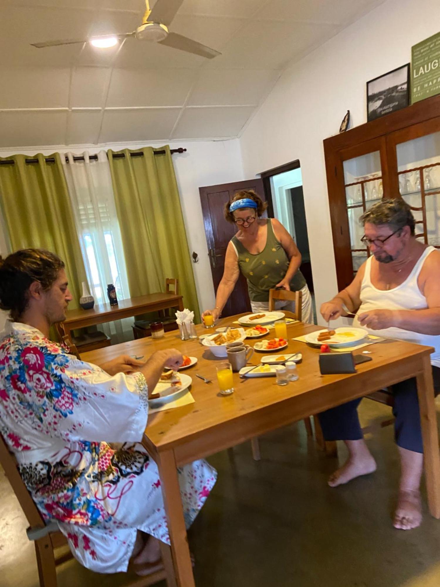 נגומבו Dions Guest House מראה חיצוני תמונה