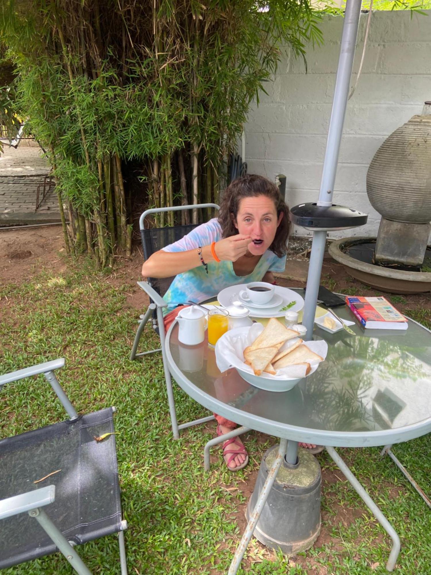 נגומבו Dions Guest House מראה חיצוני תמונה