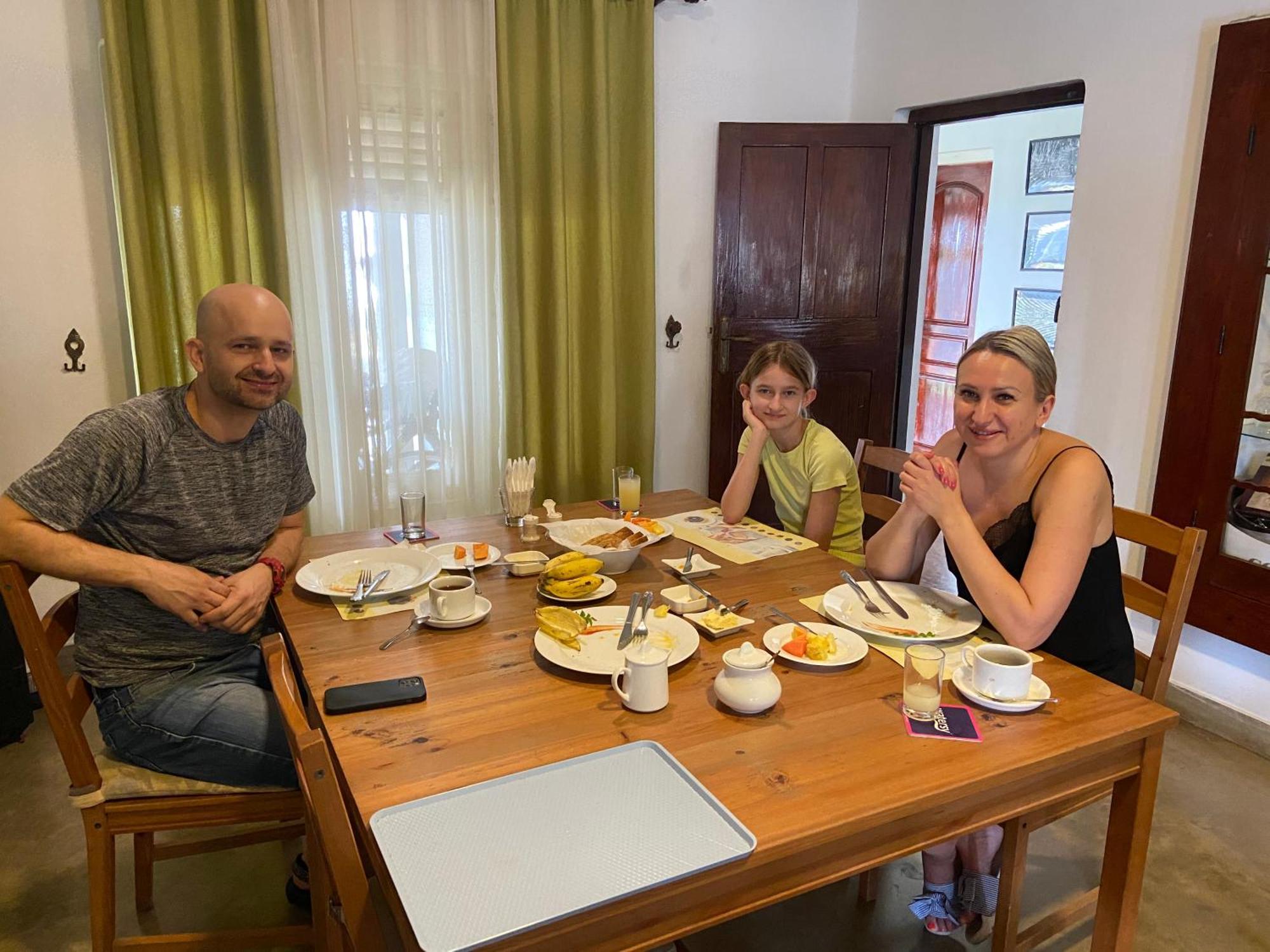 נגומבו Dions Guest House מראה חיצוני תמונה