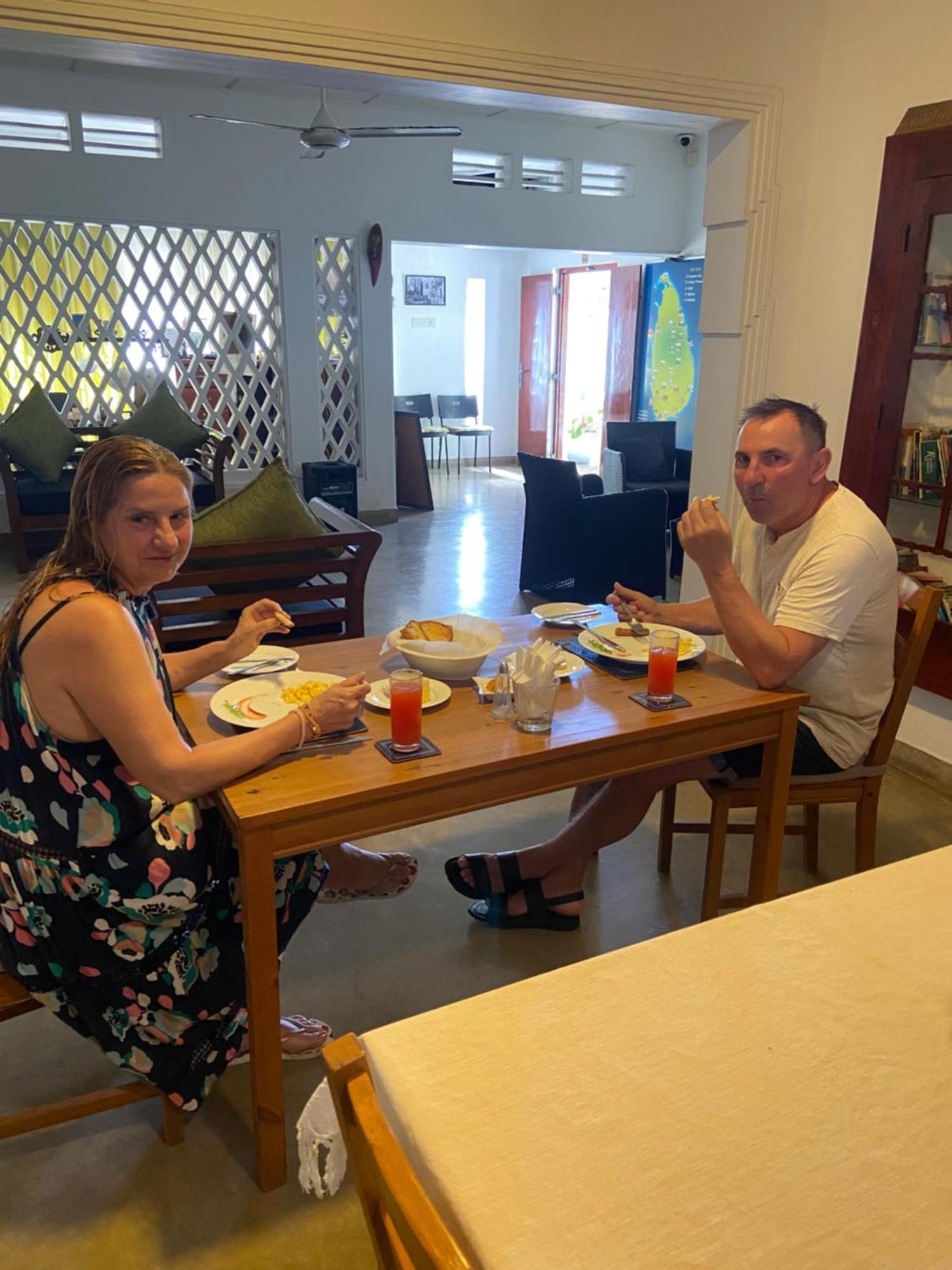 נגומבו Dions Guest House מראה חיצוני תמונה