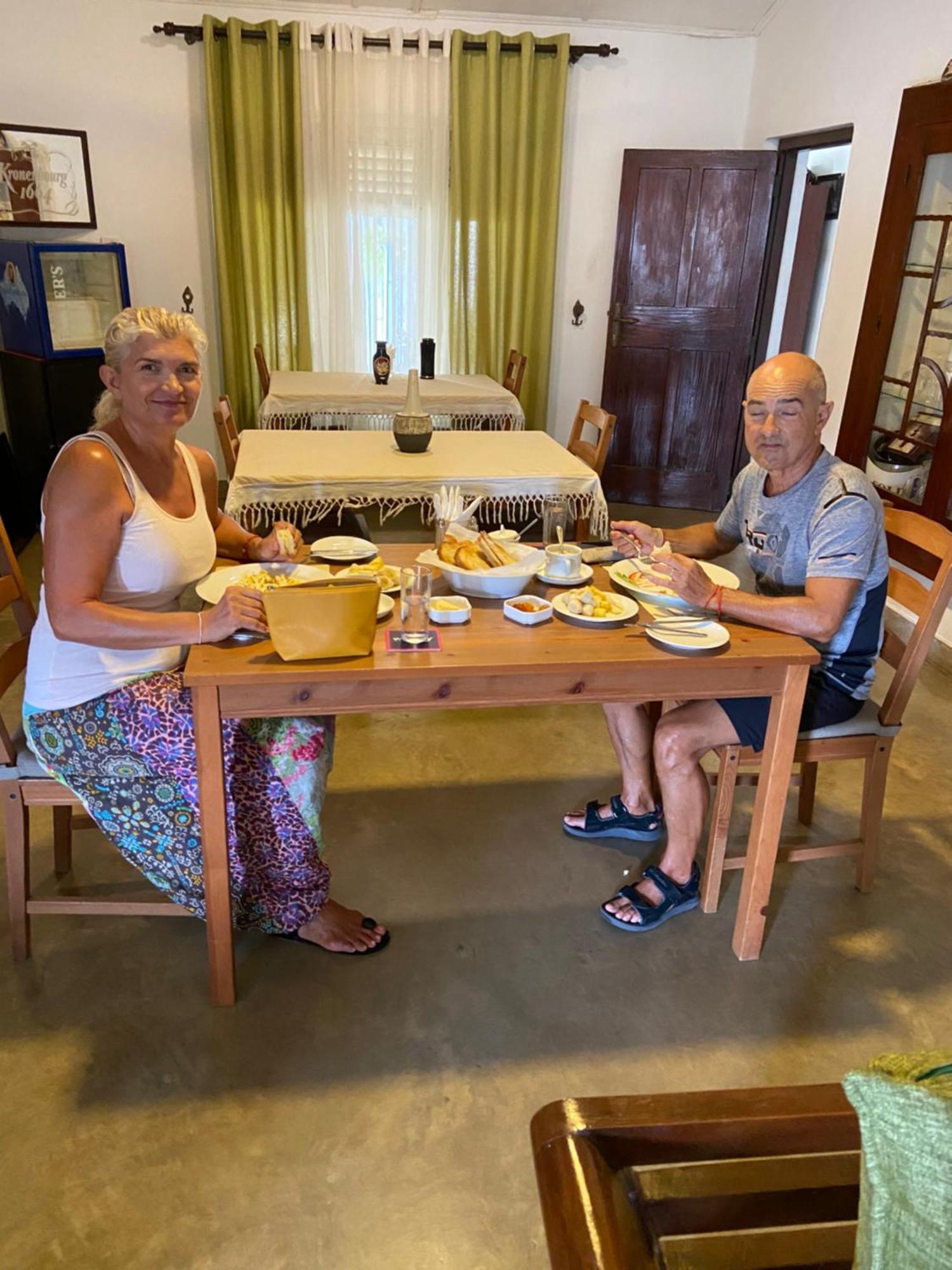 נגומבו Dions Guest House מראה חיצוני תמונה