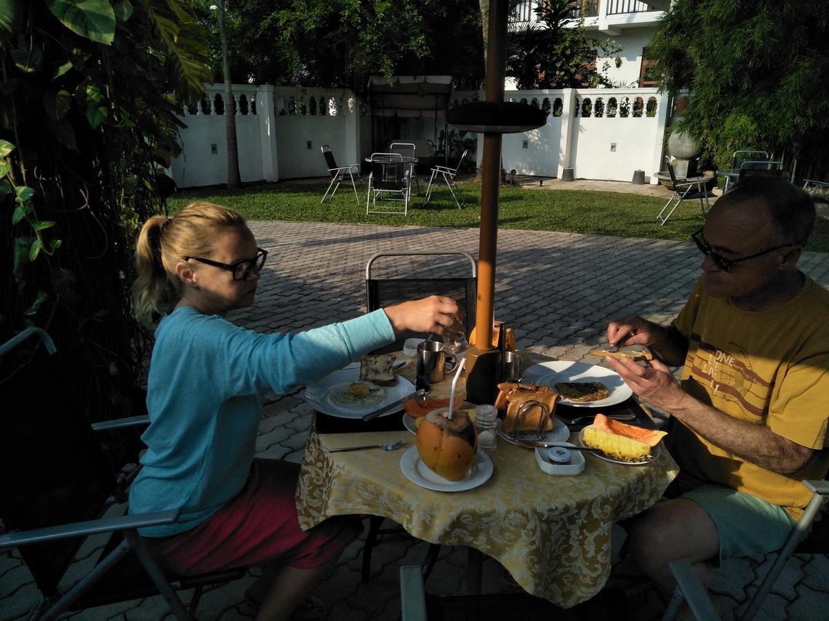 נגומבו Dions Guest House מראה חיצוני תמונה