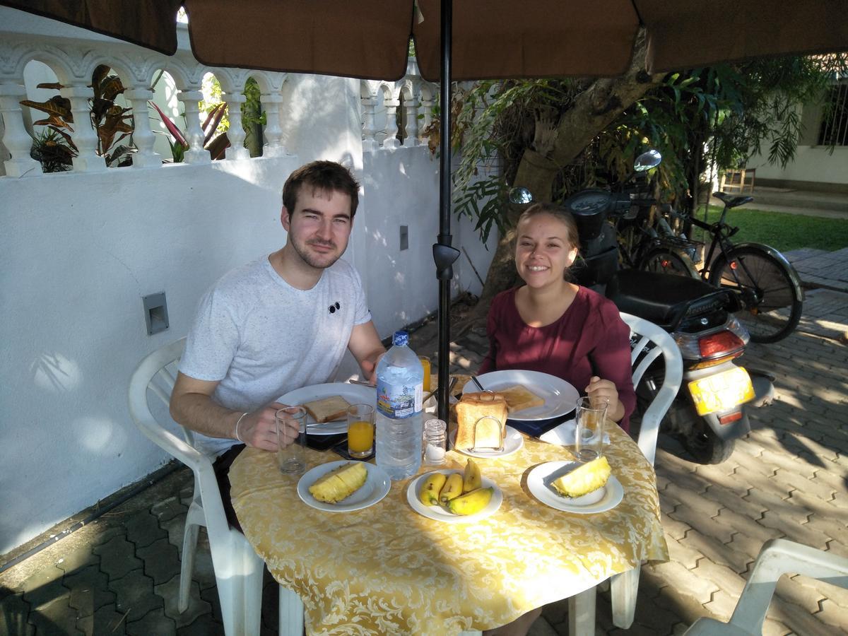 נגומבו Dions Guest House מראה חיצוני תמונה