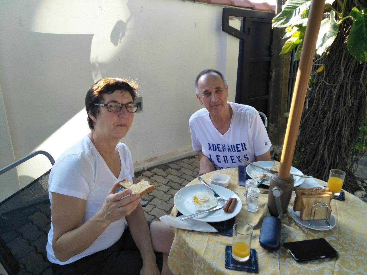 נגומבו Dions Guest House מראה חיצוני תמונה