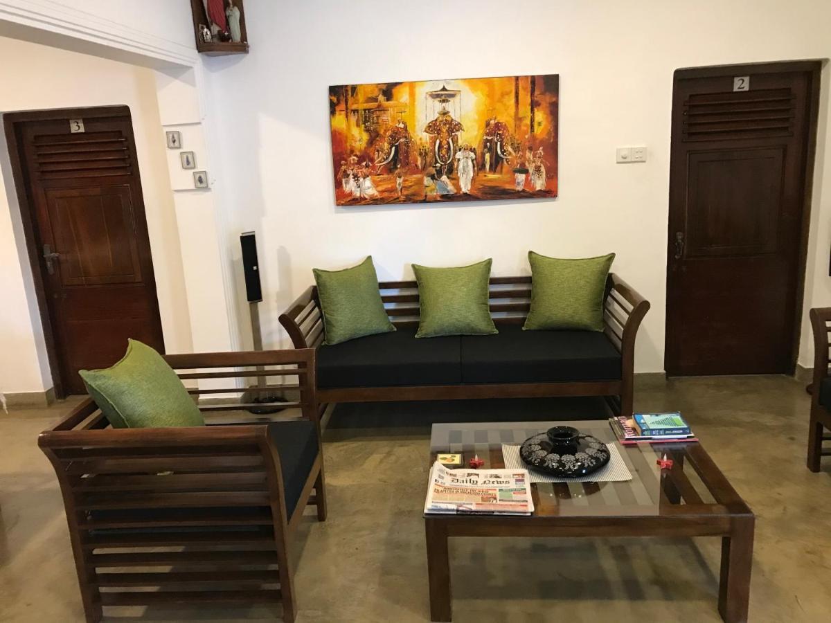נגומבו Dions Guest House מראה חיצוני תמונה