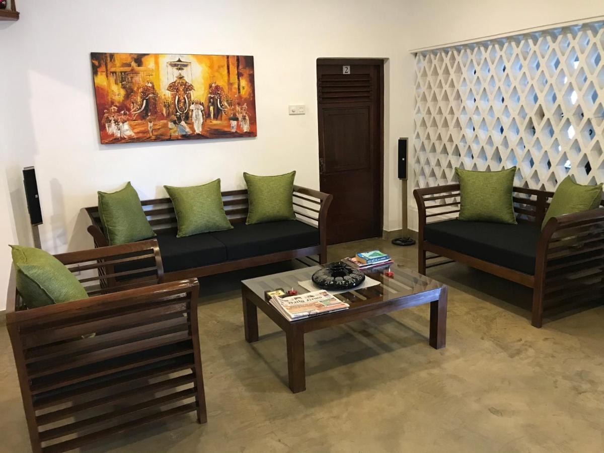 נגומבו Dions Guest House מראה חיצוני תמונה